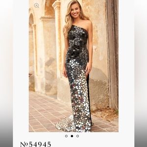 Sherri Hill 54945. size00 Retails for $1175